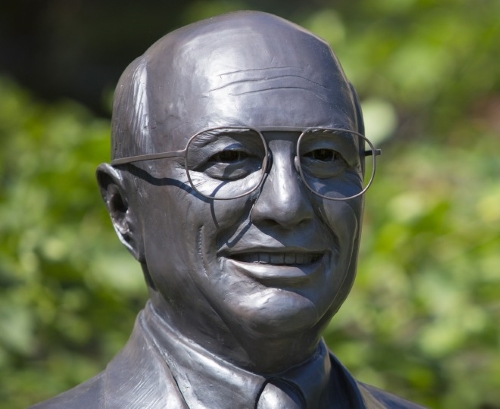 Yeutter Statue