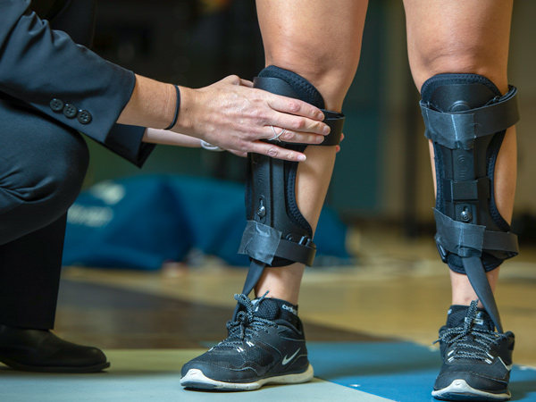close up shot of support device