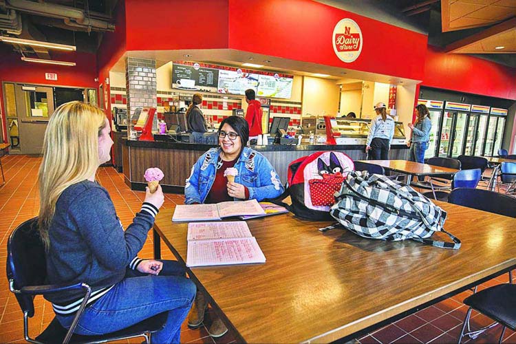 Students at the UNL Dairy Store